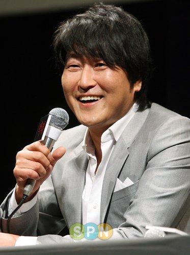 你心目中韩国实力派男演员都有哪些?