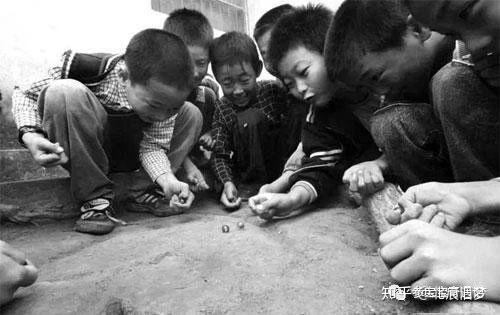 小时候过年真实图片 v2-83ef6432c1747f2a48082e950d2ddaa3_r.jpg