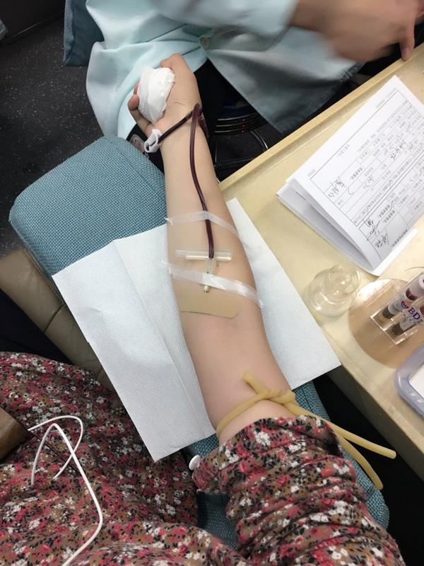 输血图片女生手臂图片