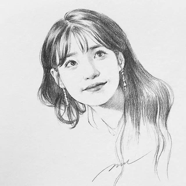 速写女生头像韩国插画师gogoillust的作品欣赏
