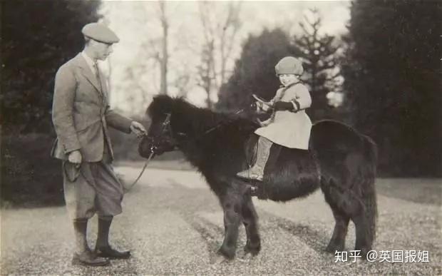 英女王92岁高龄年轻的心态其实是因为这些小马驹