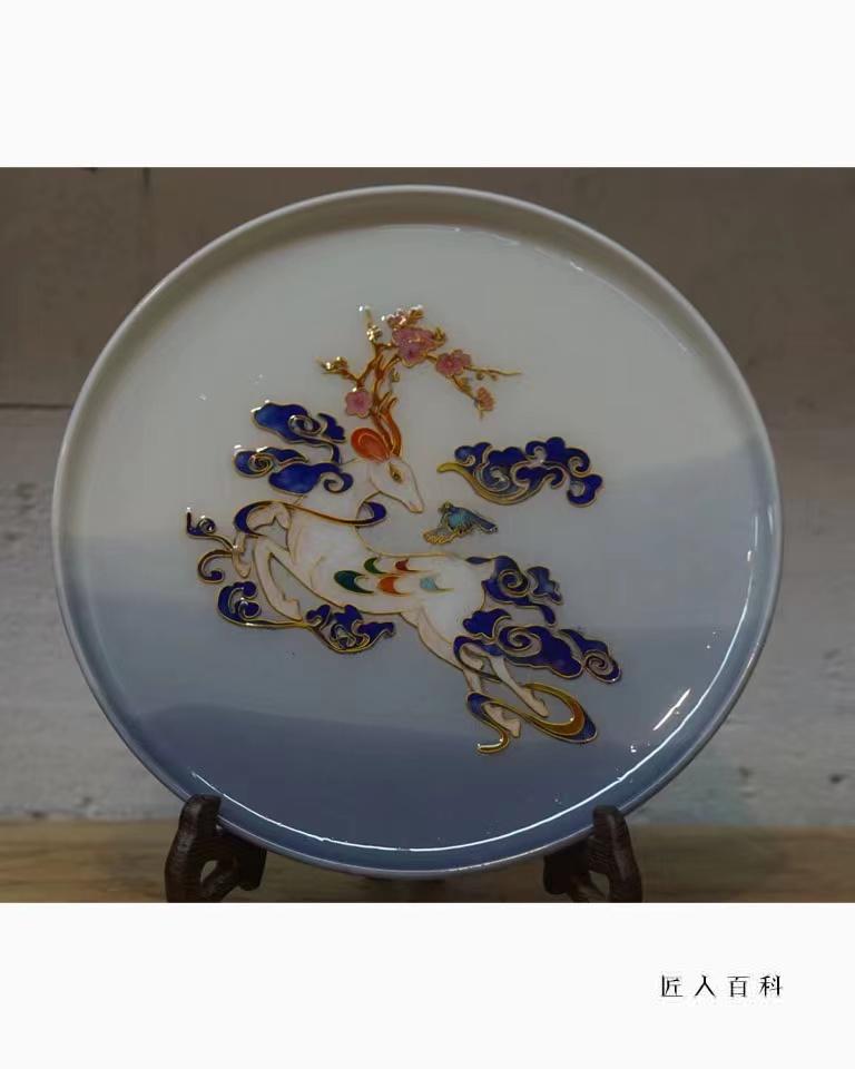 走进"造物·五号仓",感受岩彩掐丝珐琅魅力--记常州岩彩珐琅传承人