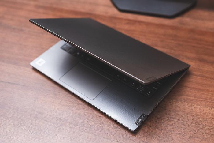 2019版联想扬天威6 pro的外观设计可以算比较成功的,风格相对保守,没