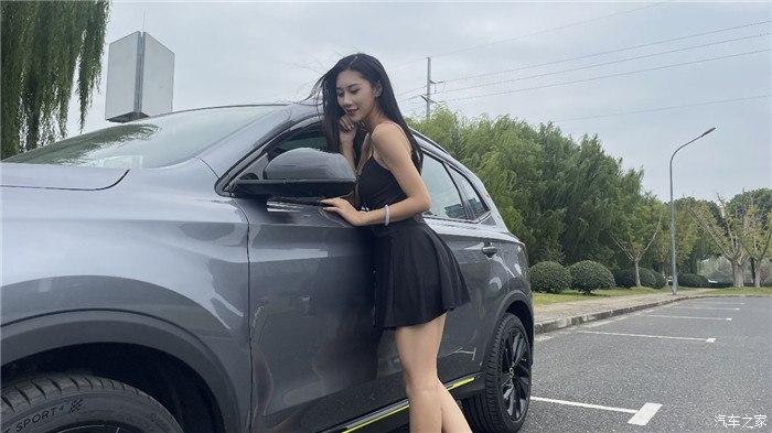 用相机定格姐姐与荣威rx5论坛首秀视觉效果拉满