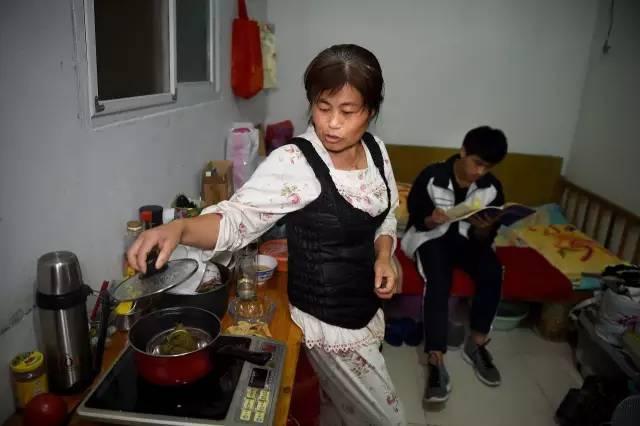 高考陪读到底是利是弊父母苦心不能白费