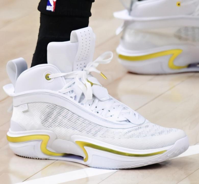 曼恩砍39分助快船晋级50年首次进西决脚踩pg5大放异彩