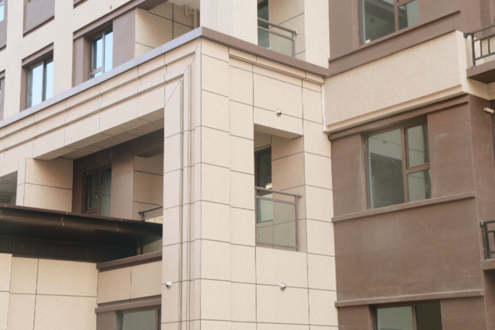 建筑外墙保温系统适合用的:陶瓷薄板保温装饰一体板