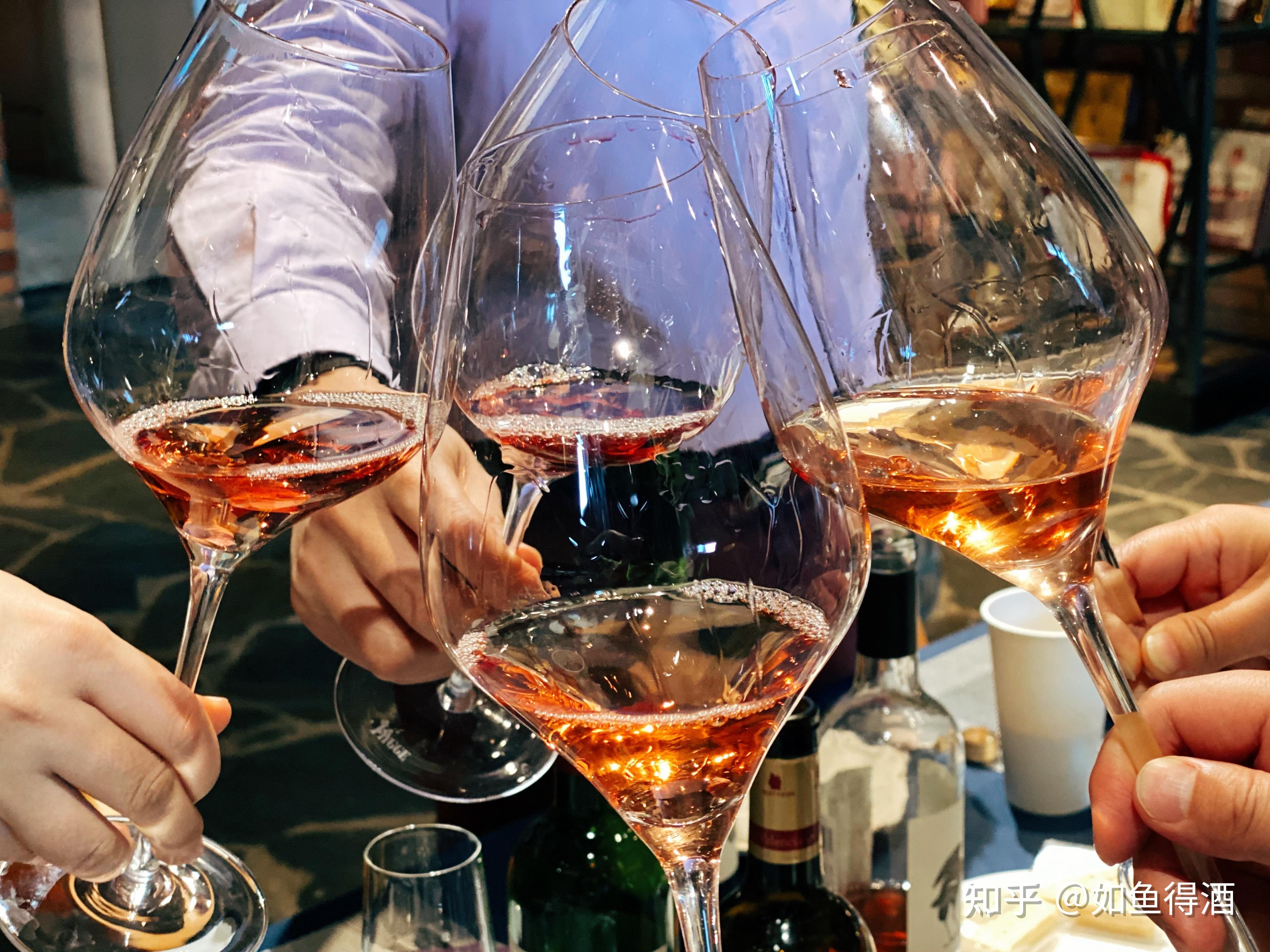 每晚喝一杯葡萄酒究竟有没有好处