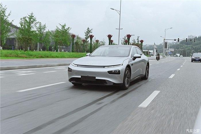 在最好的年纪遇见ta我的小鹏汽车p7用车分享