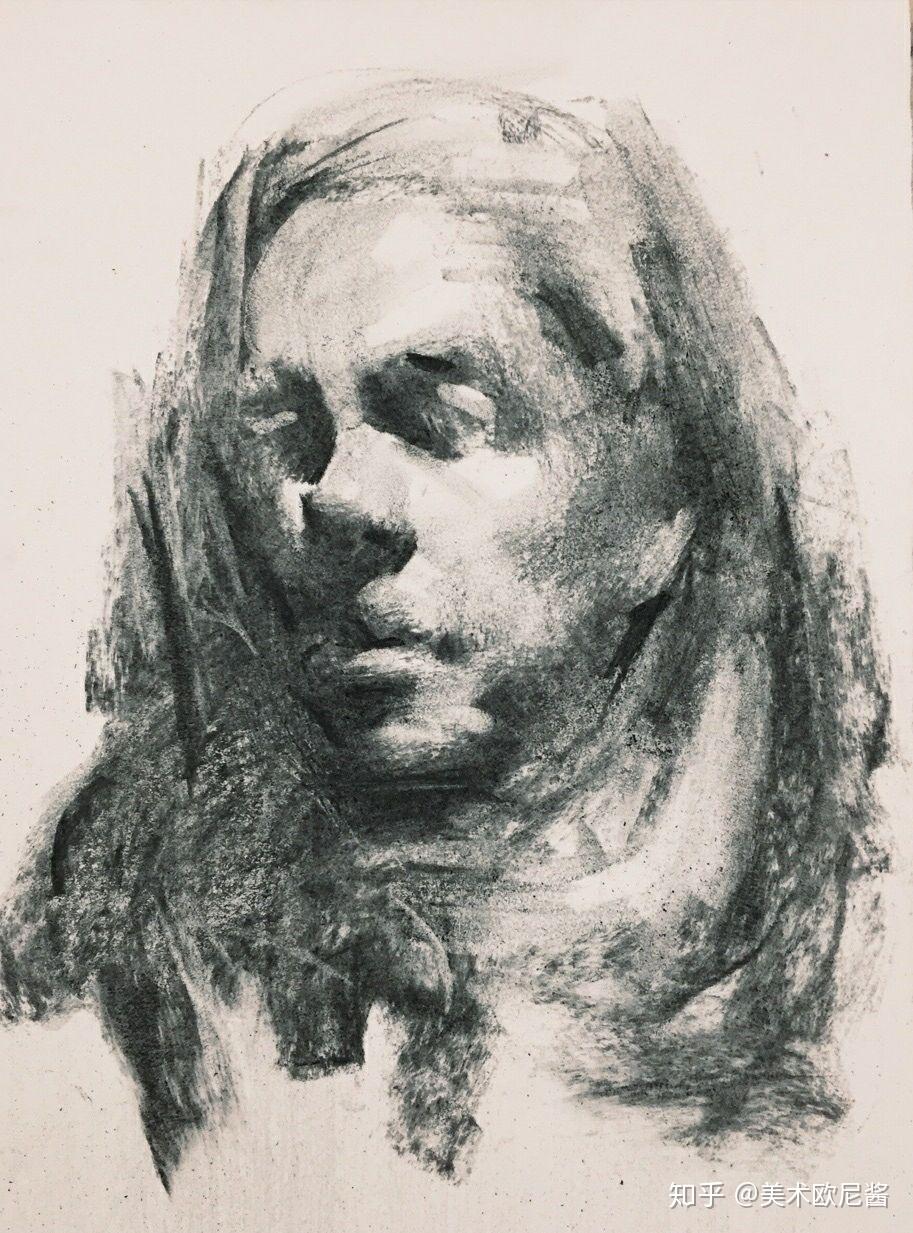 碳条画的素描头像超有感觉诶