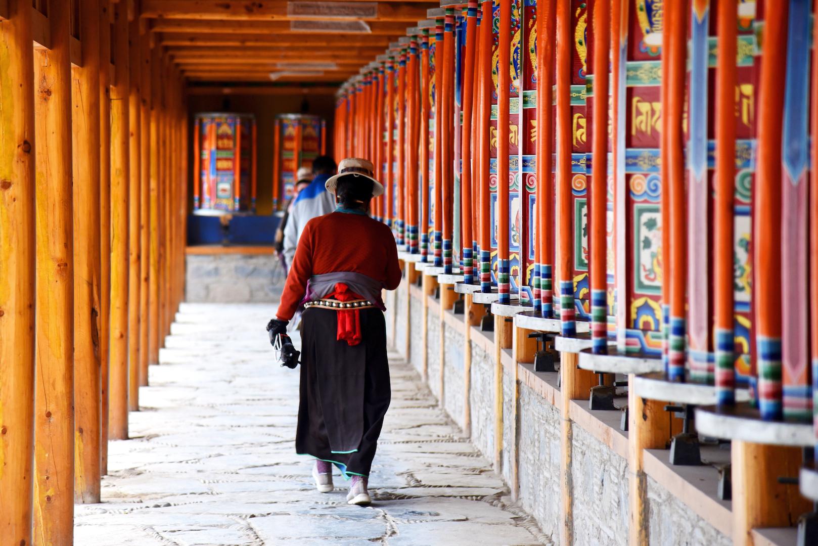 [原创]甘南百年藏寨，羊皮做转经筒 - 摄友摄色 - 华声论坛