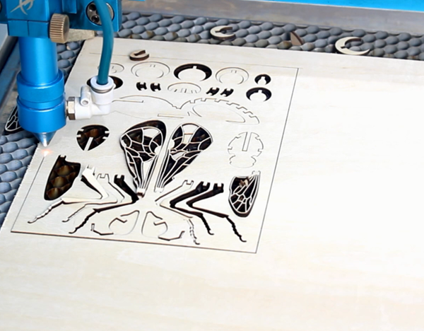 很精美的小蜜蜂激光切割设计图