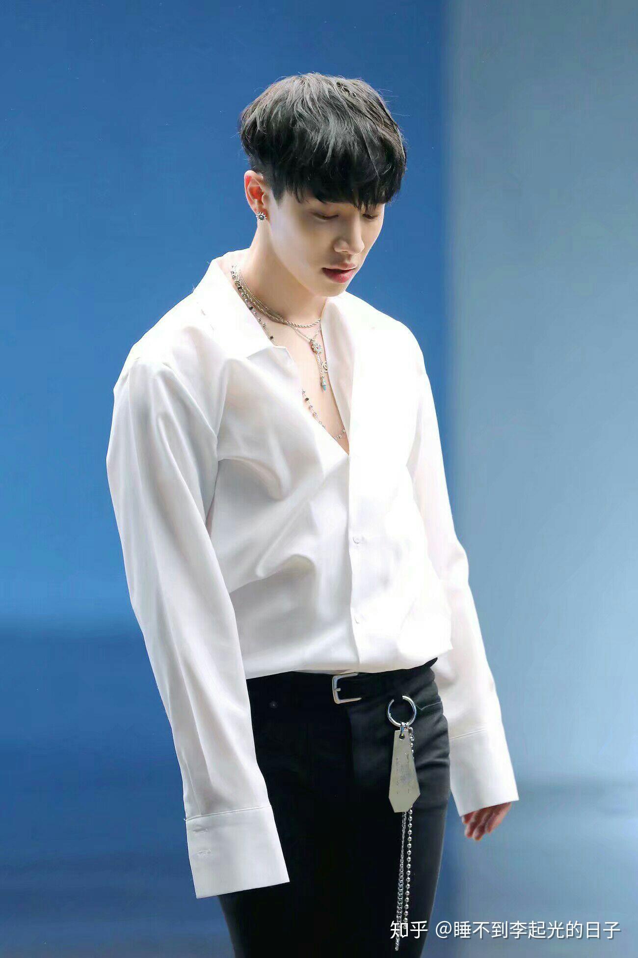 睡不到李起光的日子真的好难过light女神棒棒哒
