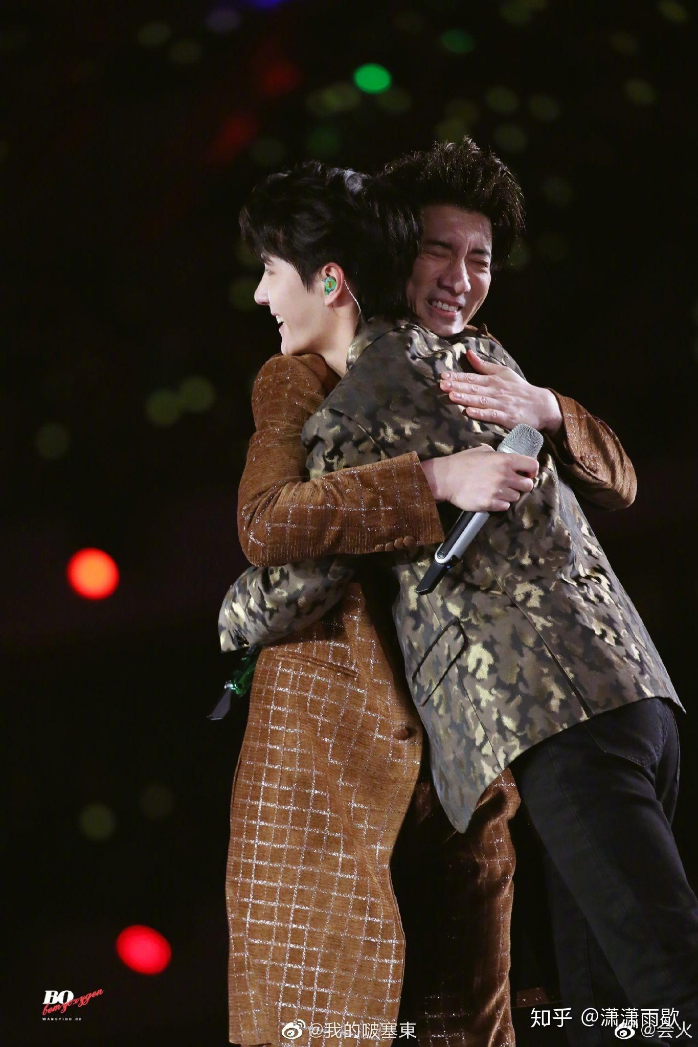 如何评价王力宏和王一博合作的跨年舞台龙的传人