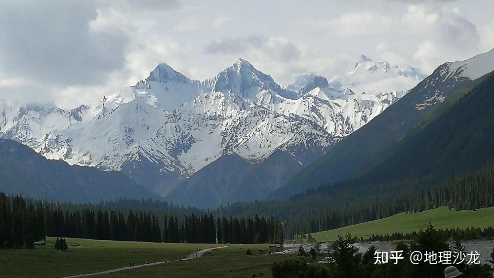 天山山脉的三大主峰:托木尔峰,汗腾格里峰和博格达峰 - 知乎