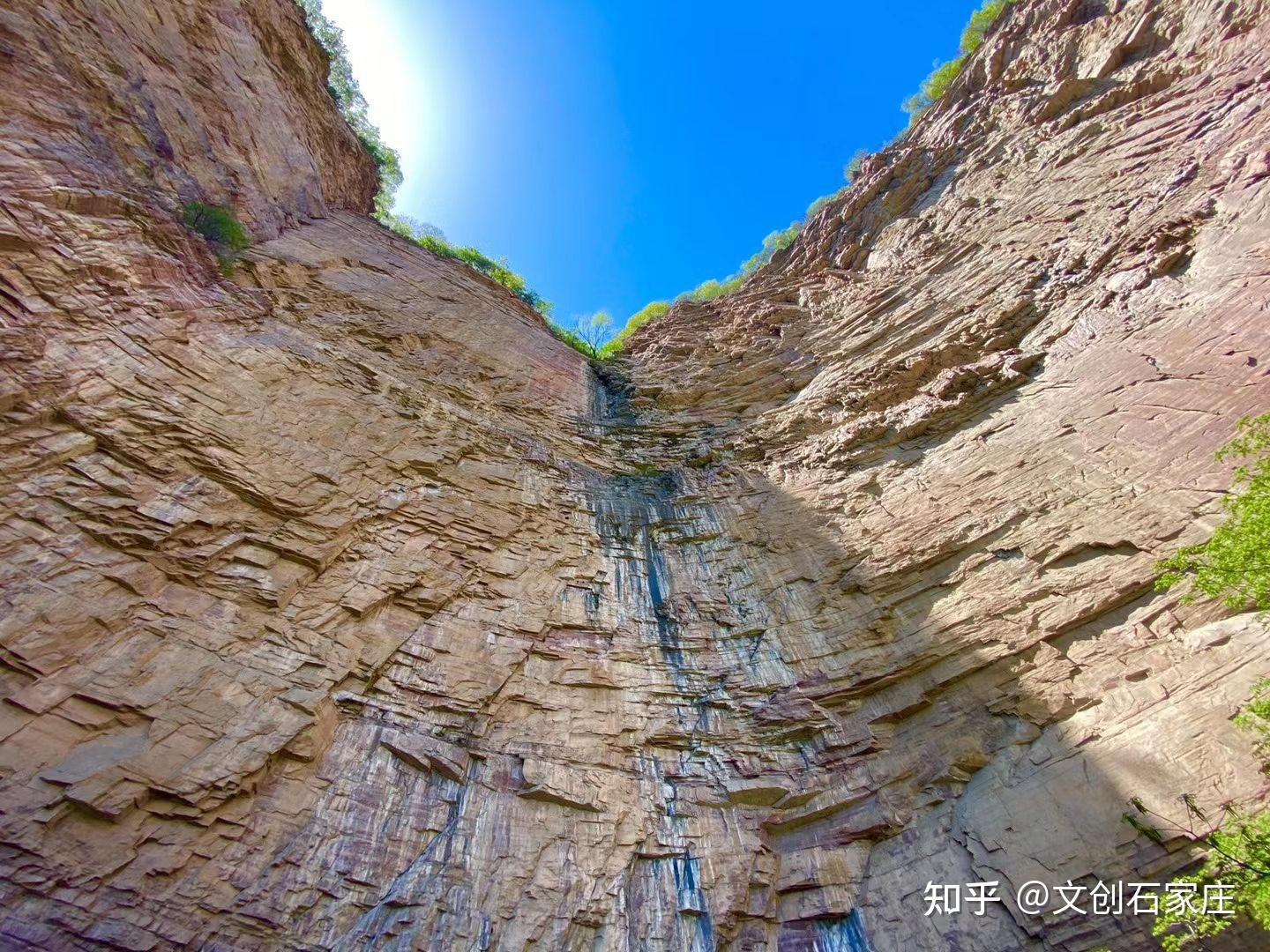 竹林墨客石家庄新照片之嶂石岩回音壁