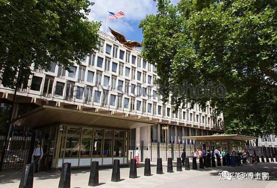 类比美国大使馆,2008年美国宣布在伦敦九榆树地区建新使馆,一下子就