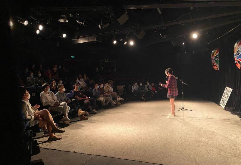 疯狂跑场的脱口秀演员小帕无穷的段子源自无穷的愤怒