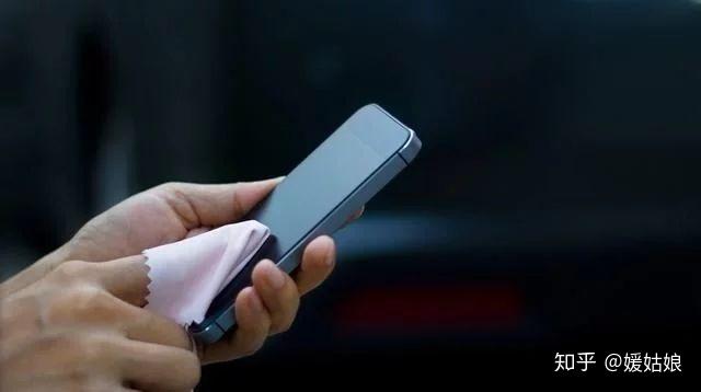 手机外观怎么清洗 v2-86c82f93c0ca5a45eec23899e2dcab3b_r.jpg