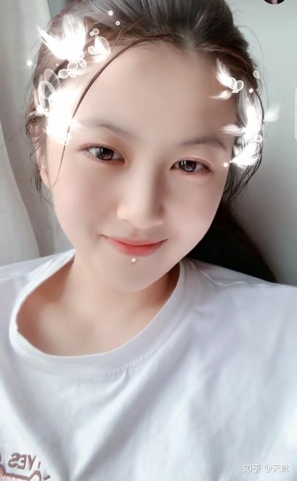 快手网红w小茜如何做到有那么多大哥?