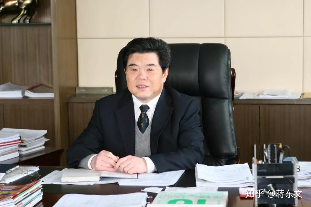 在苹果三星背后赚钱的男人20年用手机镜头征服全球