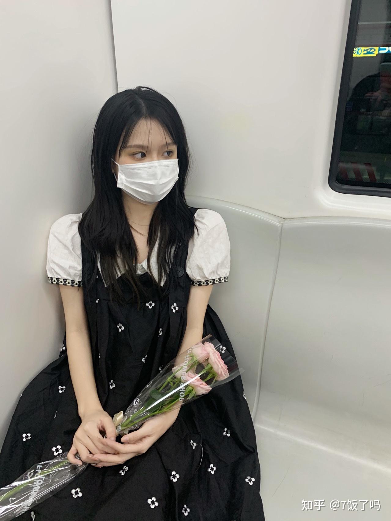 motd简单口罩妆容地铁上的自拍和他拍