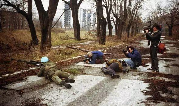 《调味的房子》这部电影发生在二十世纪末的波黑战争期间.