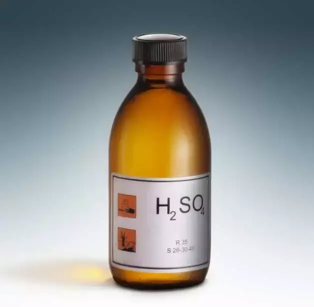 镪水各种强酸的混合体一旦接触皮肤将会生不如死