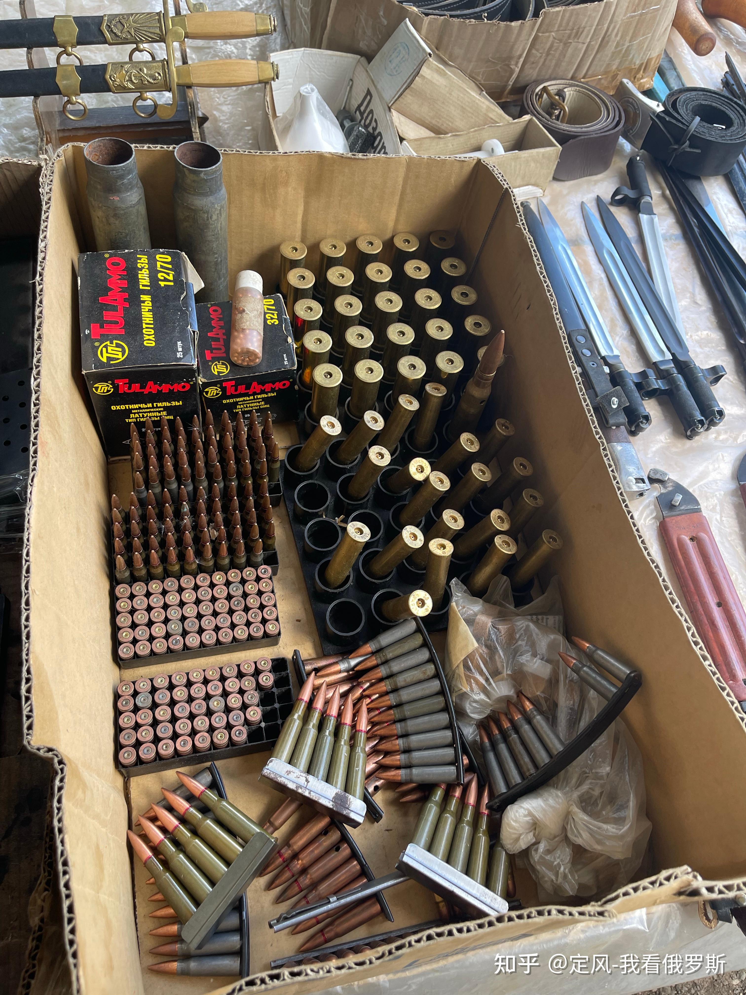 莫斯科郊外跳蚤市场的军品店