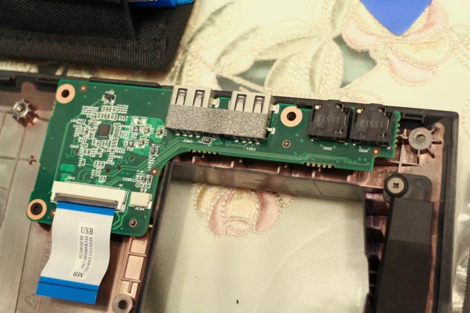 【拆解】设计最反人类的游戏本之一——机械革命x6ti - 知乎