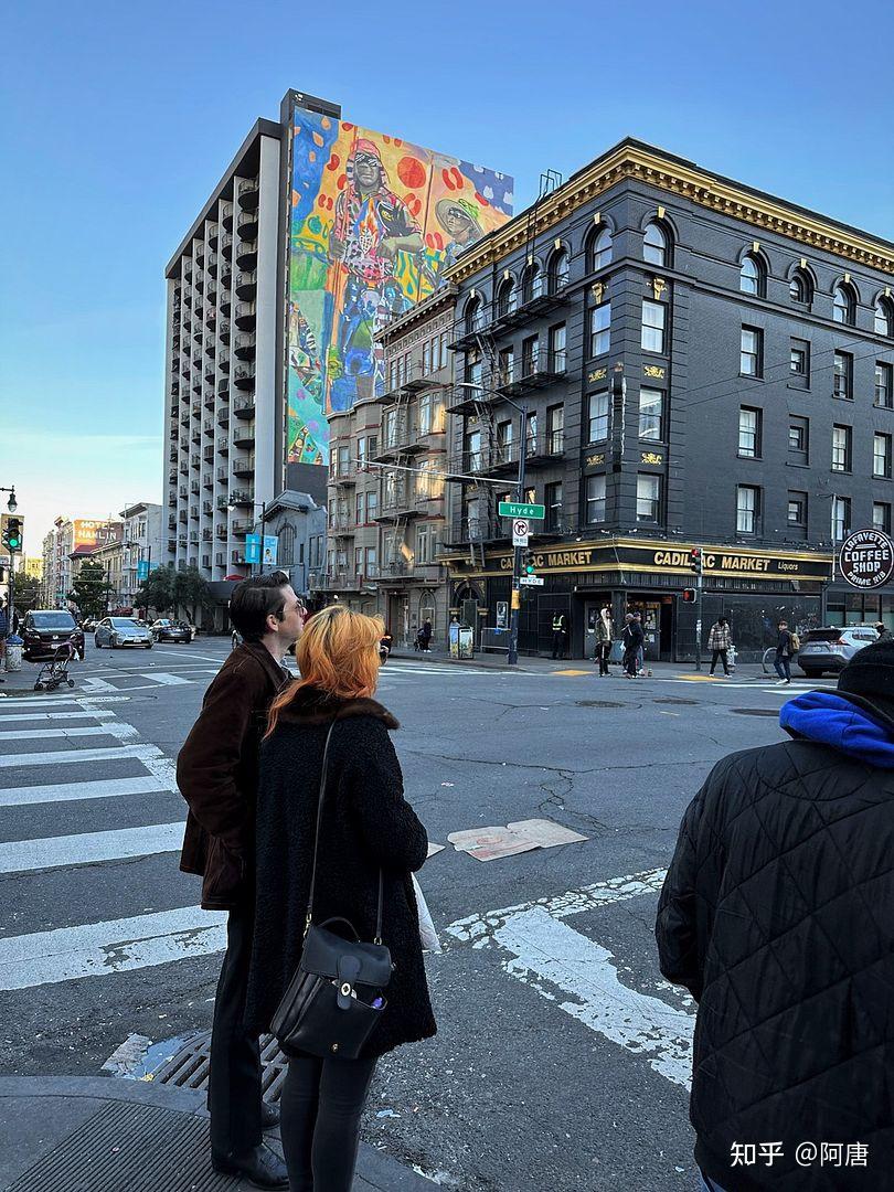 用双脚在旧金山街头作画alfred头像