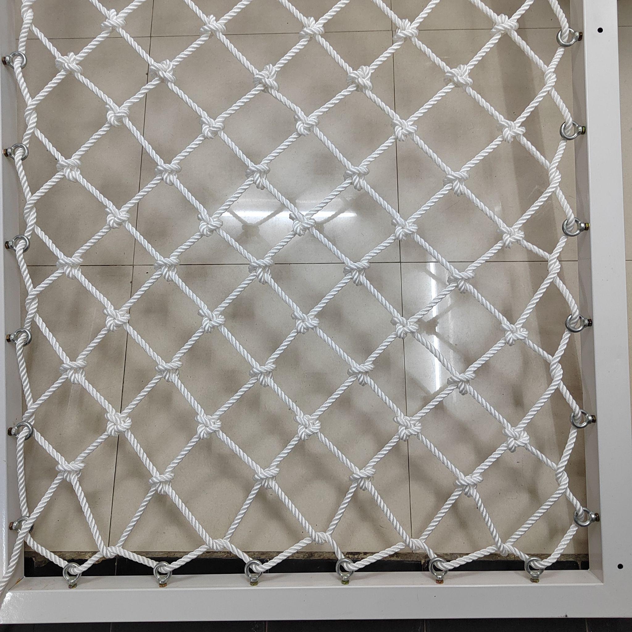 刚完成的科研成果——手工编织儿童攀爬网.