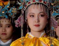 红楼梦:贾元春是被谁扶上贵妃之位的?是甄家二姑娘起了作用吗?