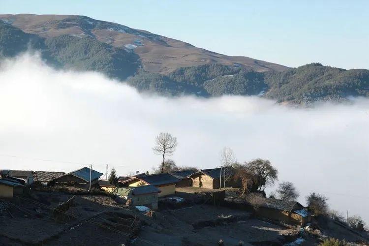 大凉山传统习俗彝族婚礼,原生态村庄纪实,雾凇,绿皮火车摄影团 - 知乎