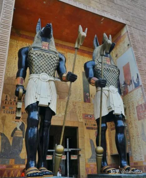 金字塔除了对宗教的影响外,还对古埃及的丧葬仪式起到了什么作用?