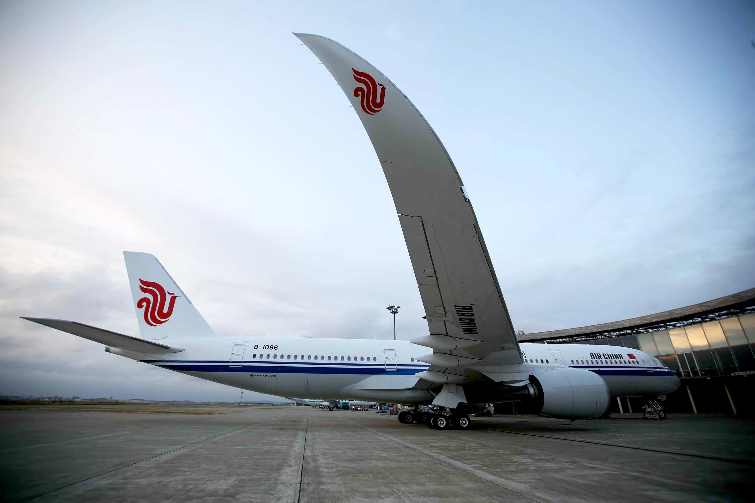空客在图卢兹举行交付仪式,向中国国航交付了中国大陆首架a350飞机