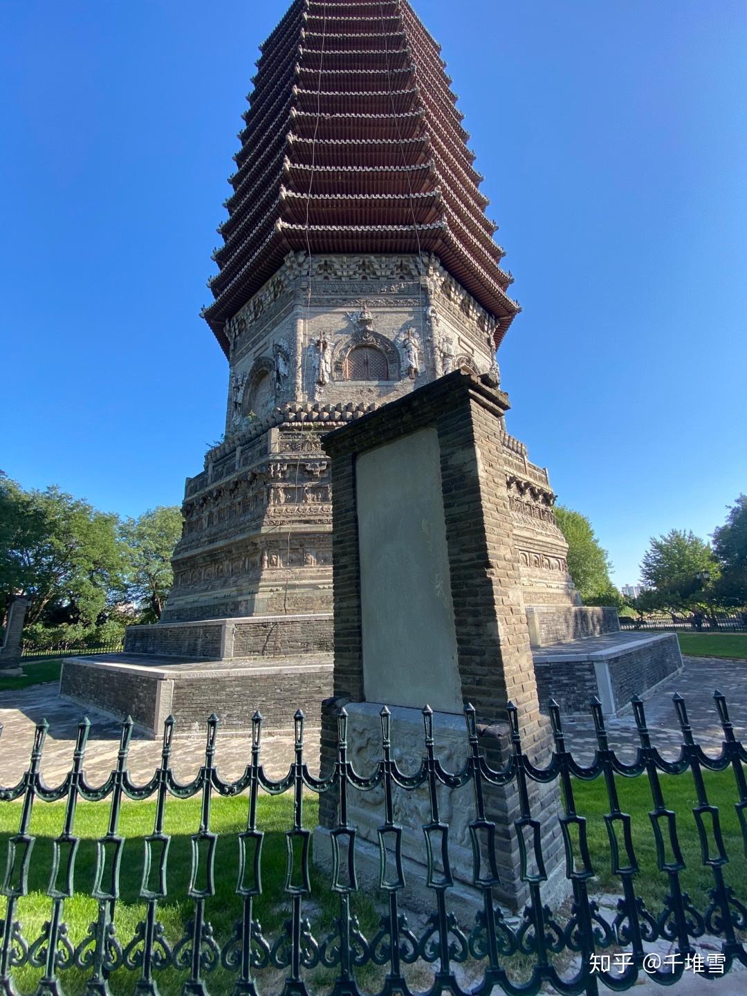 下午探寻了北京冷门古迹玲珑塔,又名慈寿寺塔,位于玲珑公园内,乃明