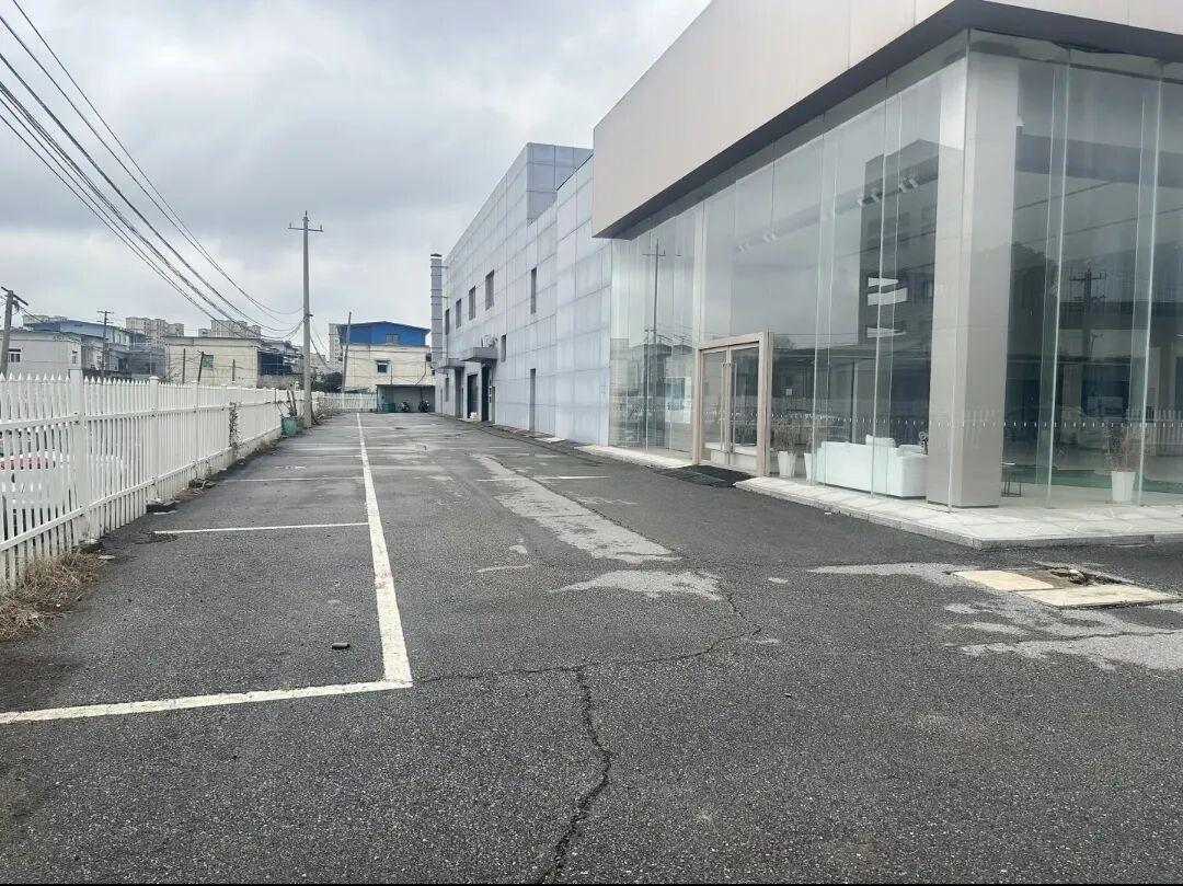 问界4S店在XHS上卖店?某地级市,报价7360万! - 知乎