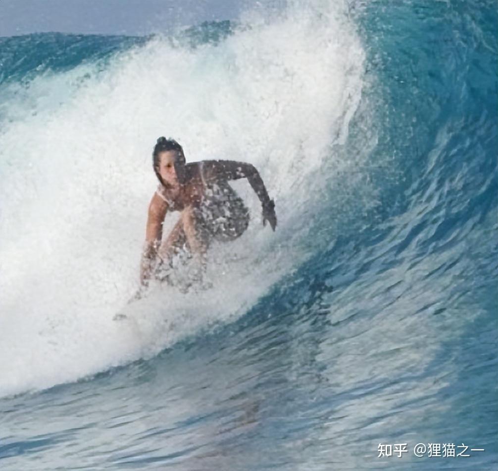 太倒霉了!意大利女子在印尼冲浪被剑鱼刺中胸口致死,伤口深5cm