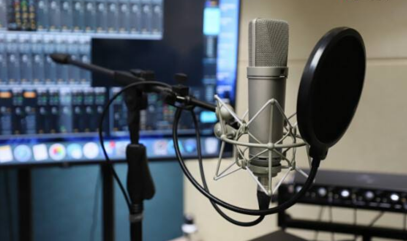 1,耳机分配器材:分配器在专业配音里对录音的音质不会有影响,但是我们