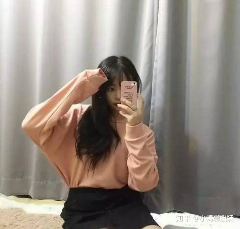 只要不要干站着就对了啦除了比v的手势之外,女孩们可以用用你的手打个