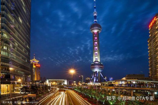 上海東方明珠廣播電視塔,是上海市著名的地標性建築物.