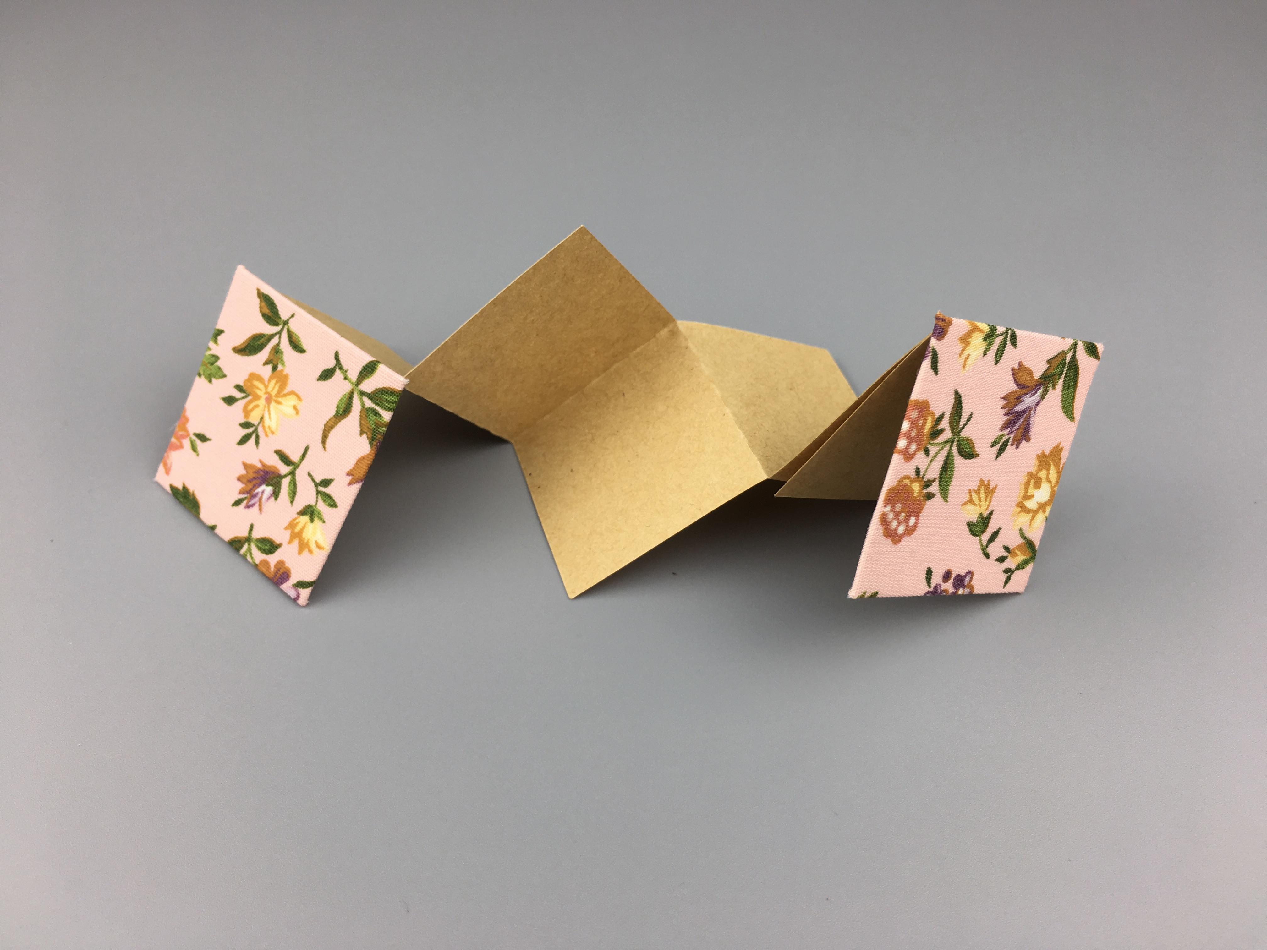 经折装的迷你书