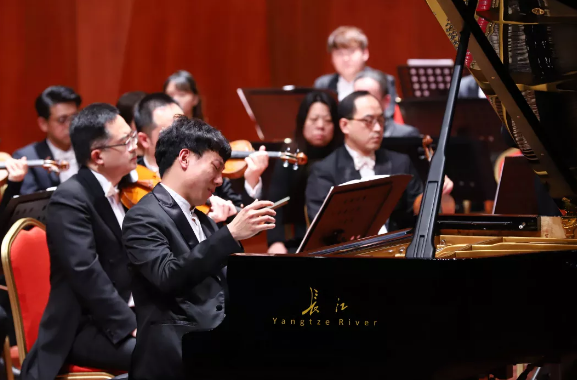第一位在马耳他总统府演奏的中国著名钢琴家李晨曦;俄罗斯著名钢琴家