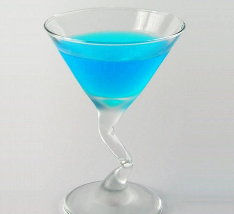 鸡尾酒自马天尼酒开始又以马天尼酒告终