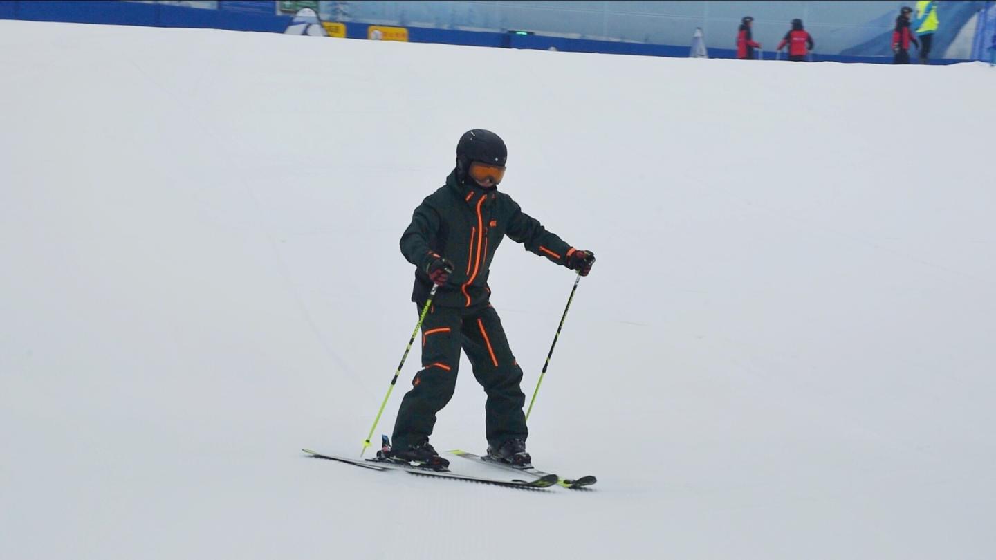 阿拉丁滑雪教程3犁式转弯