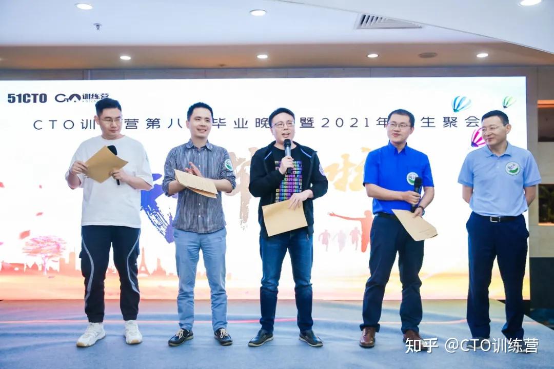 从右至左:九枝兰创始人熊长青,一维科技cto杨立东百分点集团cto刘译璟