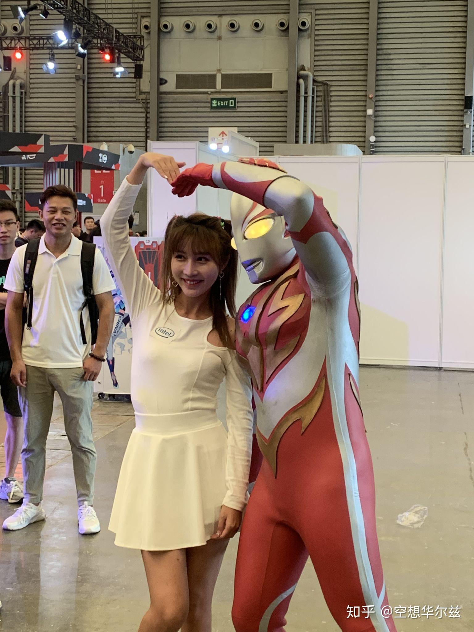 奥特曼的皮套演员如何呼吸和看见东西