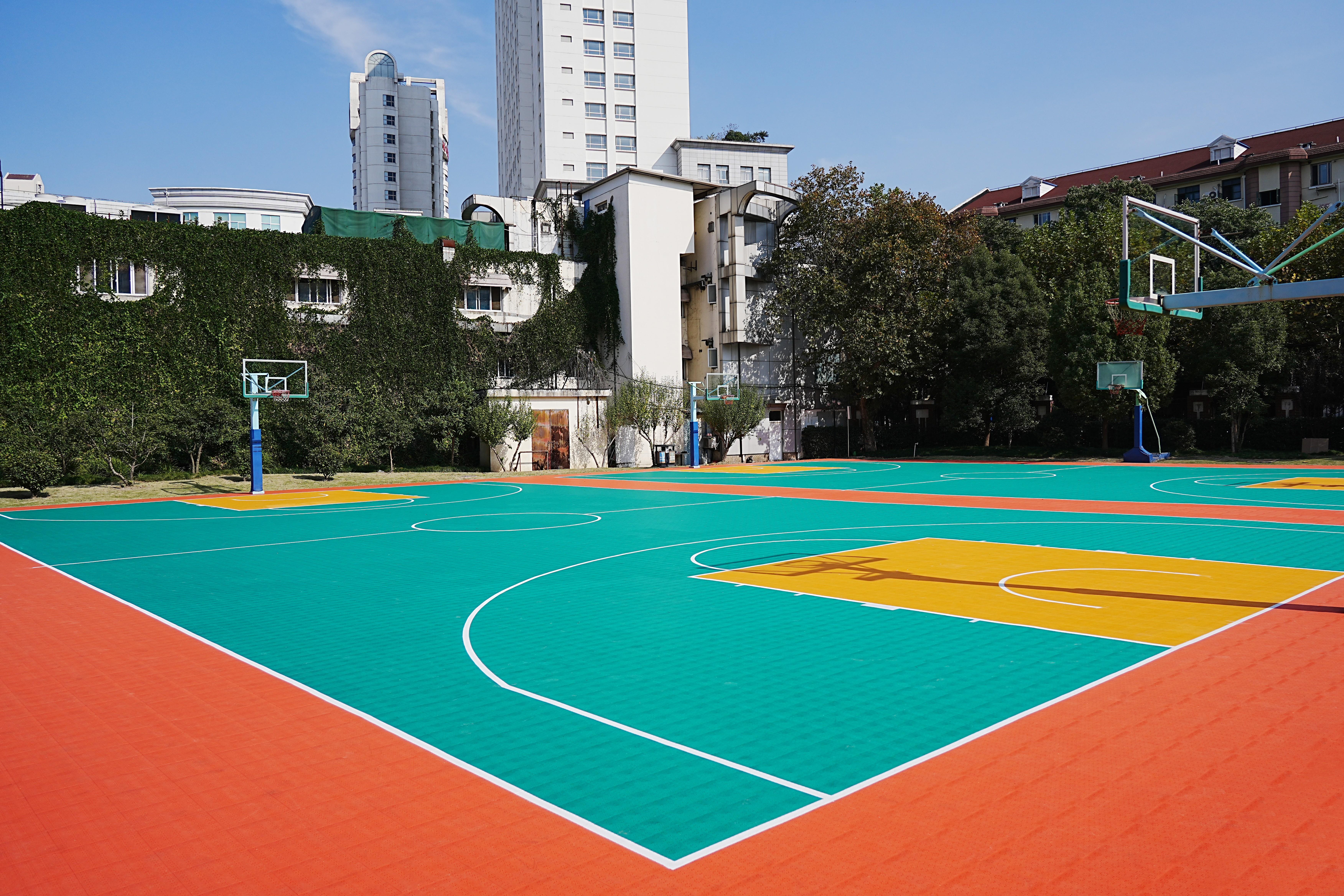 室外篮球场可以用悬浮地板吗 ?