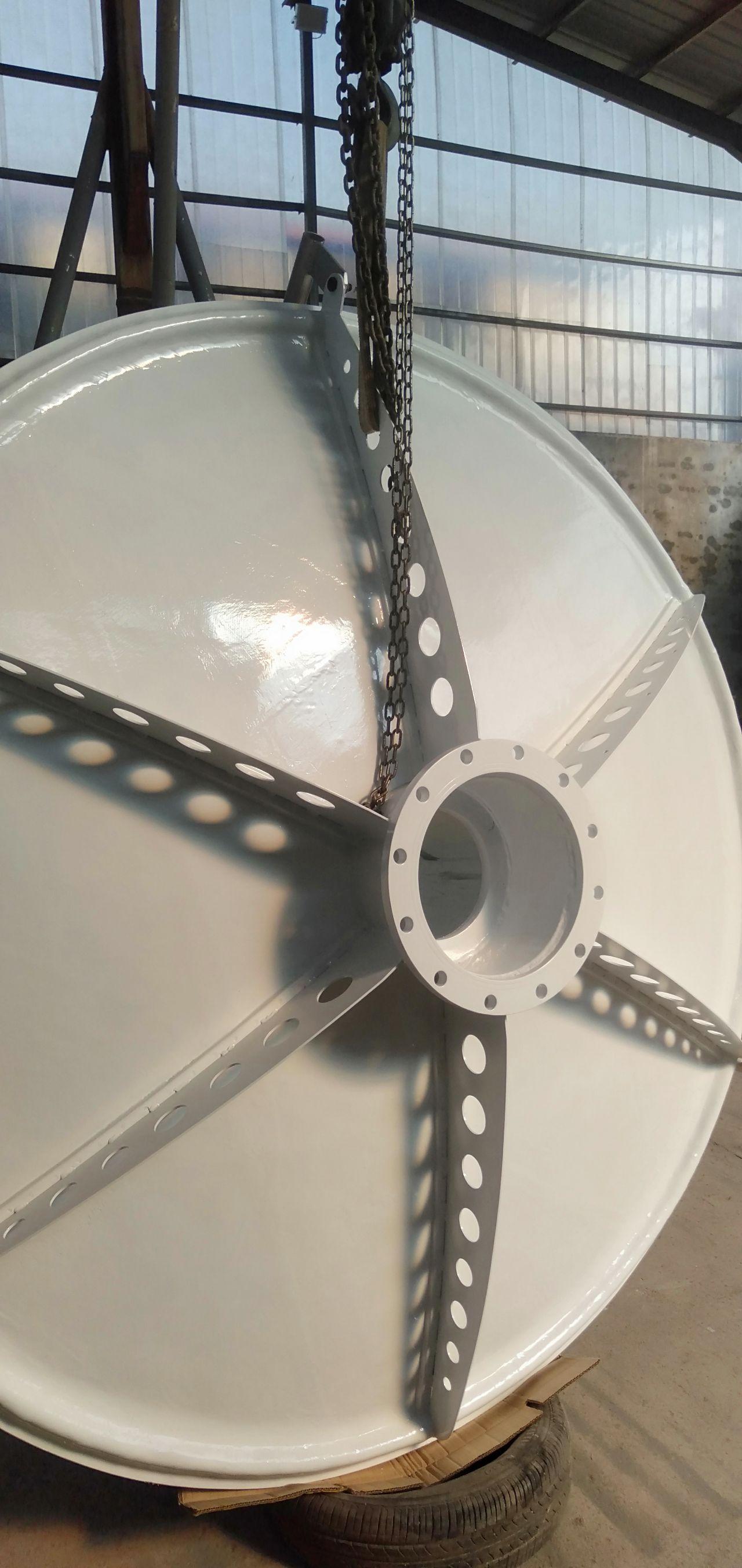 的聚焦比8000碟式太阳能聚光器的关键部件——抛物面反光板研制成功!